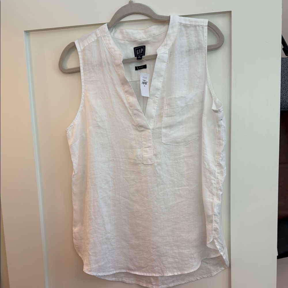 GAP Women's Sleeveless Blouse